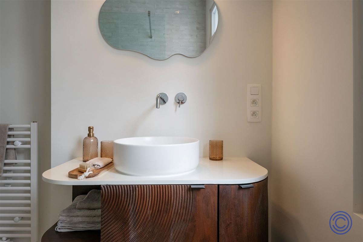 Prachtig gerenoveerd 2-slpk appartement met stadstuintje!