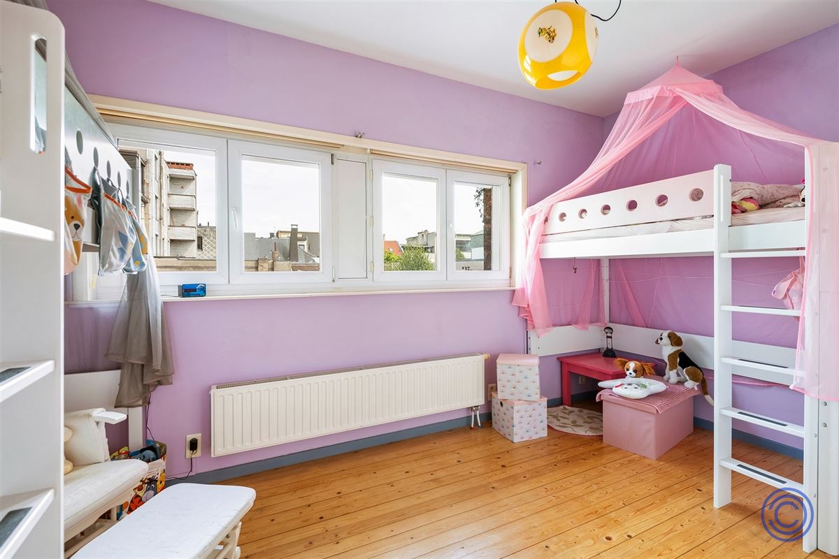 Gezellige, ruime gezinswoning met dakterras, middenin de stad!