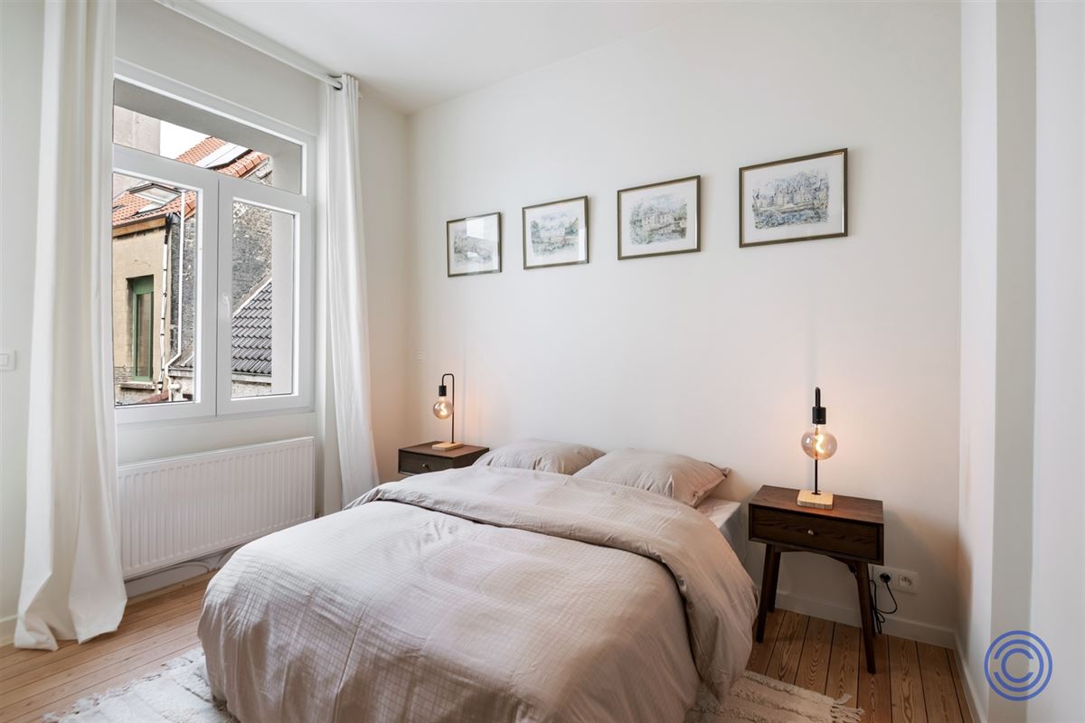 Prachtig gerenoveerd 2-slpk appartement met stadstuintje!