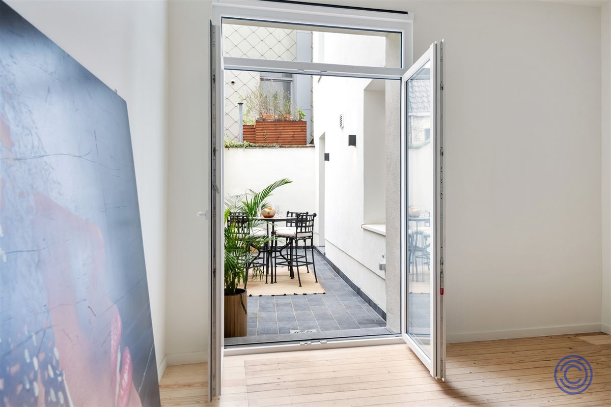 Prachtig gerenoveerd 2-slpk appartement met stadstuintje!