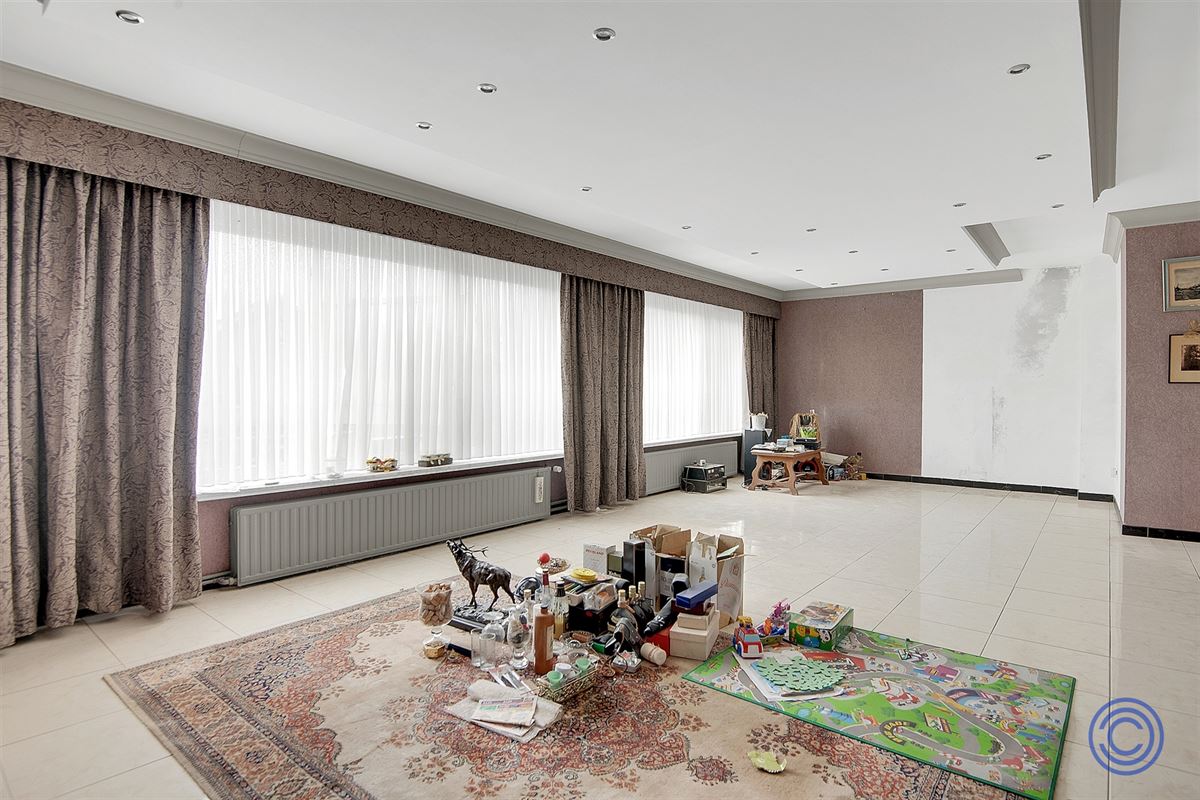 Gebouw ca. 420m² met verschillende ontwikkelingsmogelijkheden