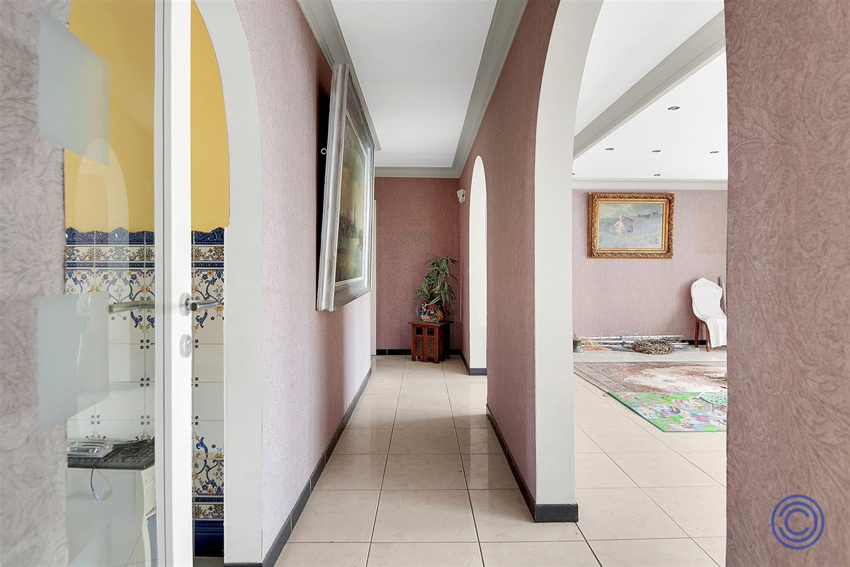 Gebouw ca. 420m² met verschillende ontwikkelingsmogelijkheden