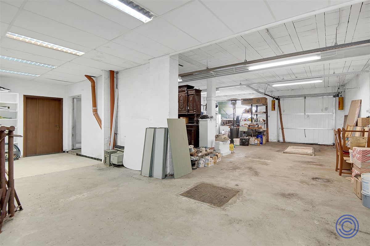 Gebouw ca. 420m² met verschillende ontwikkelingsmogelijkheden