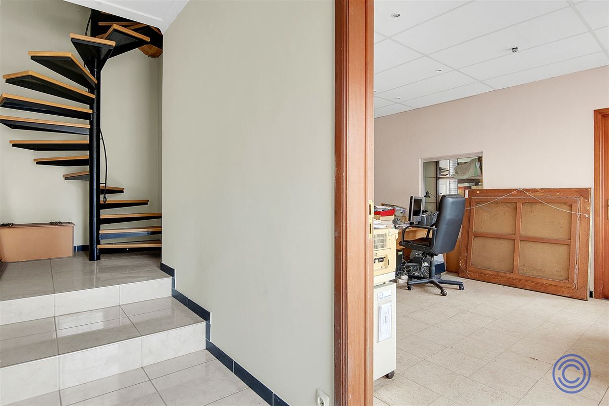 Gebouw ca. 420m² met verschillende ontwikkelingsmogelijkheden