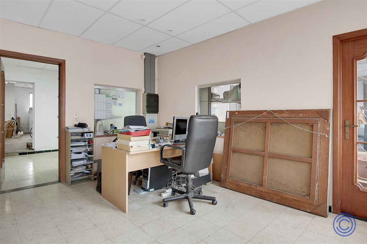Gebouw ca. 420m² met verschillende ontwikkelingsmogelijkheden