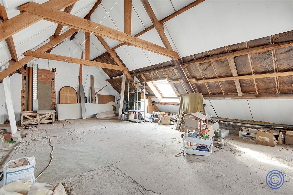 Gebouw ca. 420m² met verschillende ontwikkelingsmogelijkheden