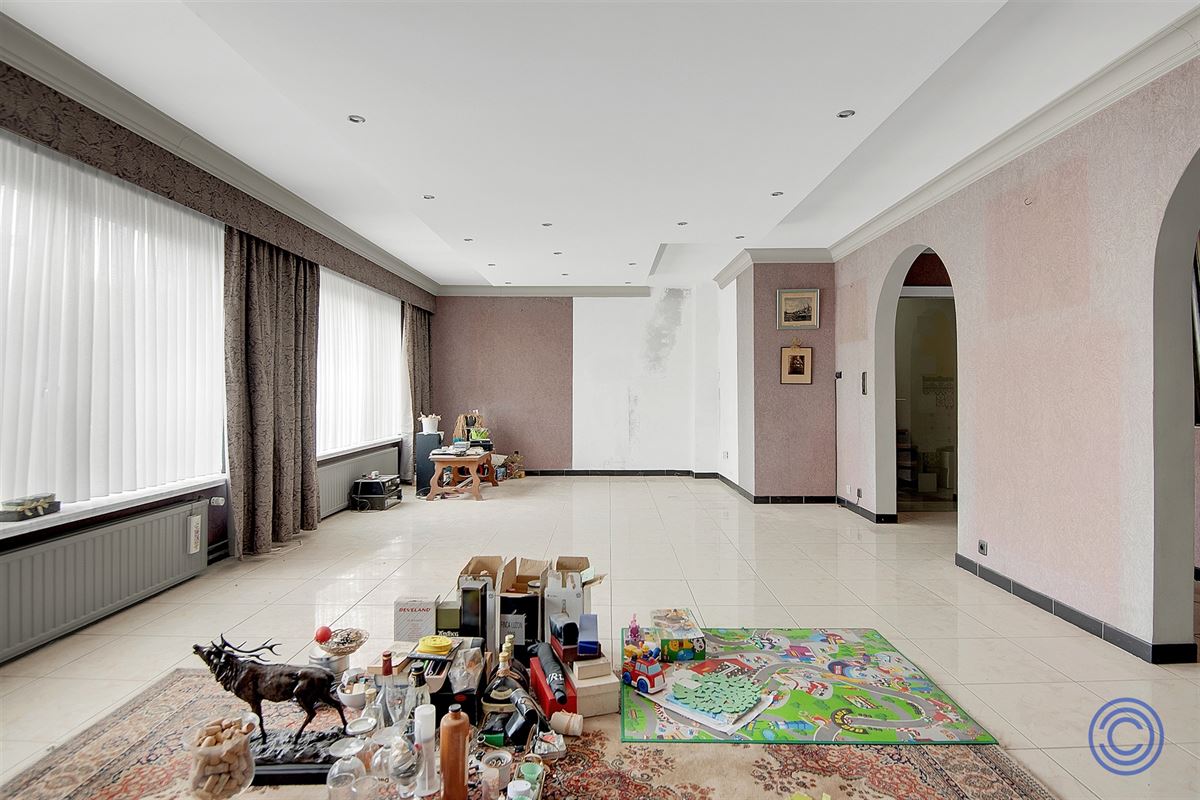 Gebouw ca. 420m² met verschillende ontwikkelingsmogelijkheden