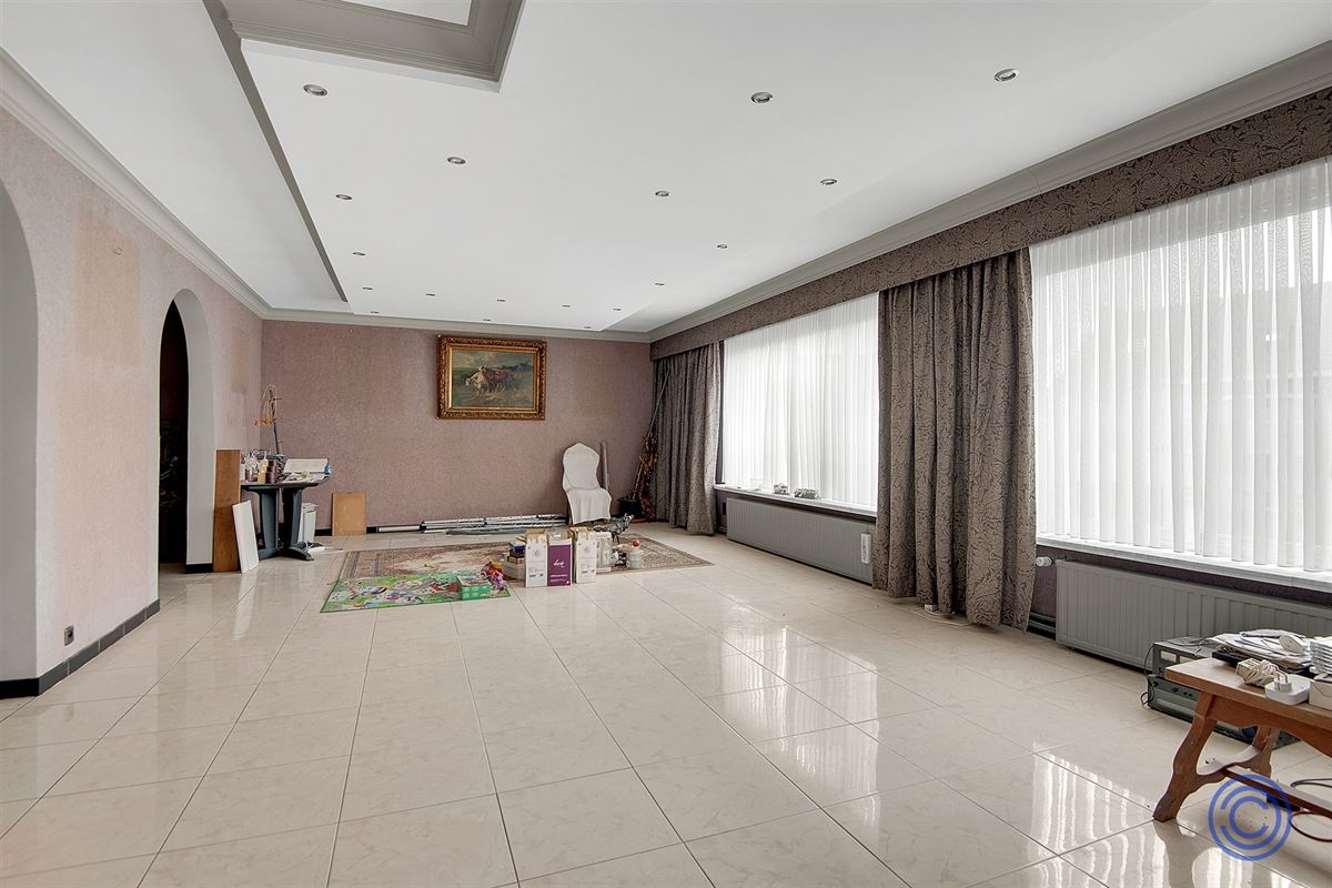 Gebouw ca. 420m² met verschillende ontwikkelingsmogelijkheden