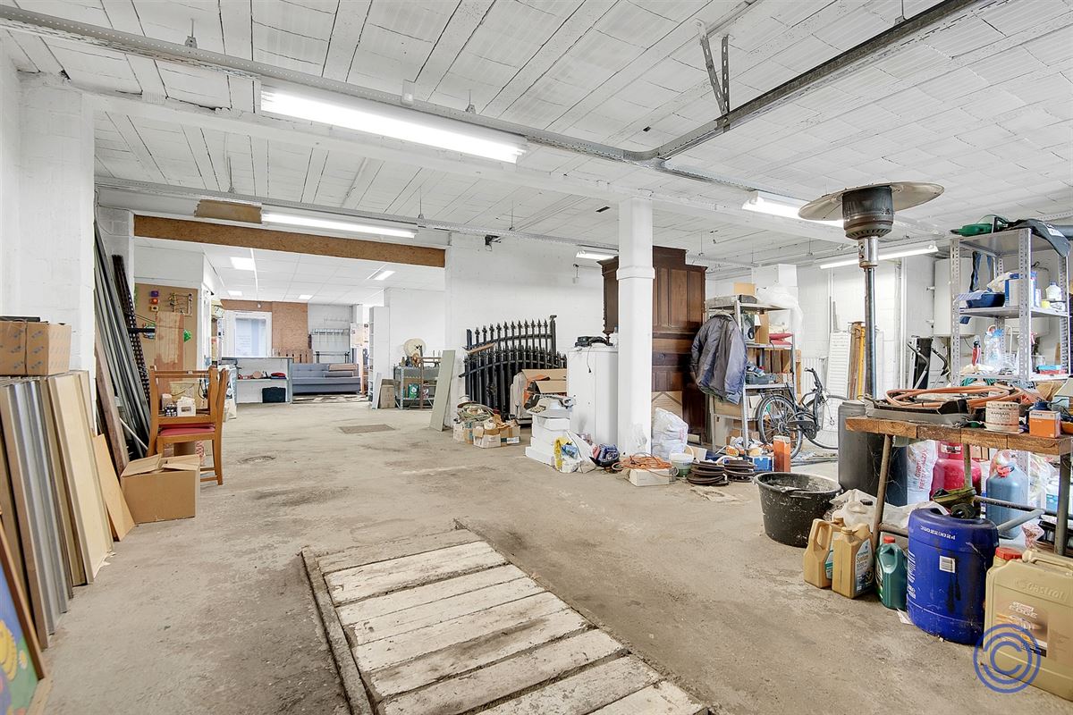 Gebouw ca. 420m² met verschillende ontwikkelingsmogelijkheden