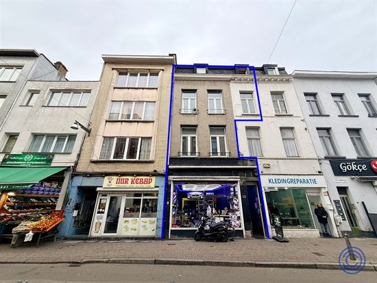 Handelshuis ca. 255m² opgedeeld in winkel en 2 appartement op TOP locatie!