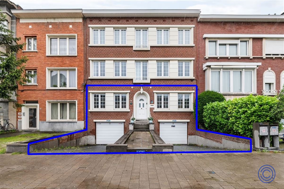 Move-in ready ground floor with 3 bedrooms + garden + double garage!