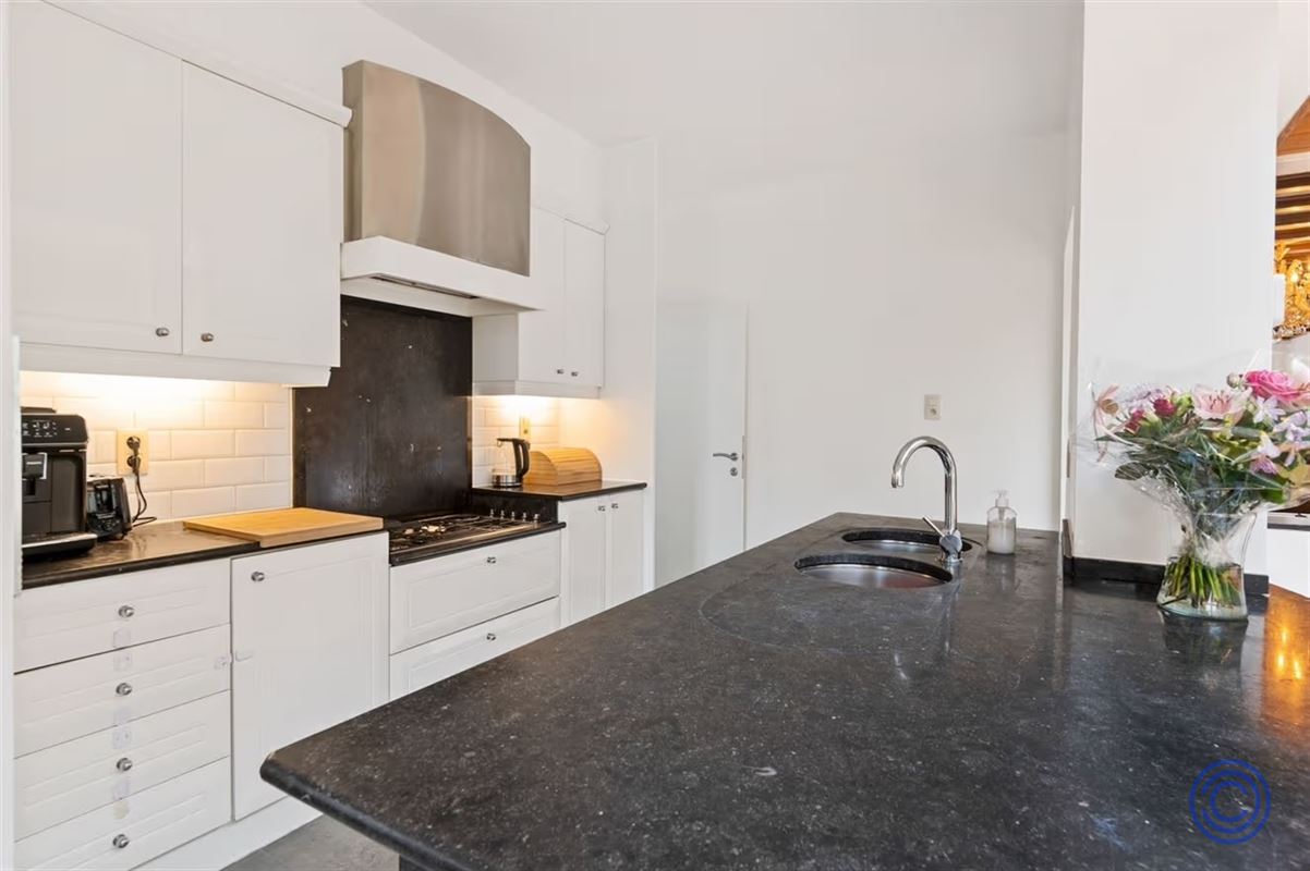 Move-in ready ground floor with 3 bedrooms + garden + double garage!