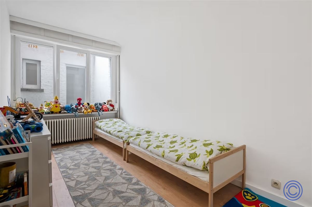 Move-in ready ground floor with 3 bedrooms + garden + double garage!