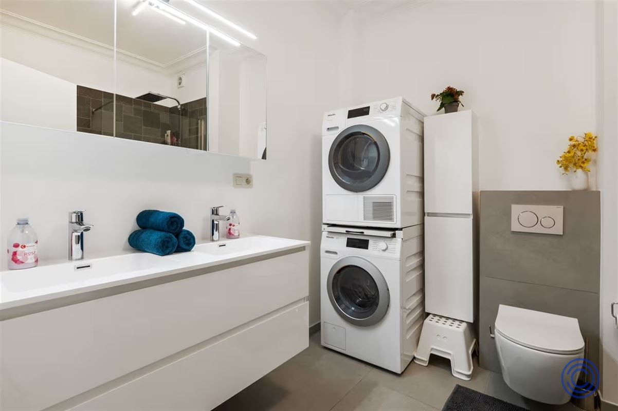 Move-in ready ground floor with 3 bedrooms + garden + double garage!