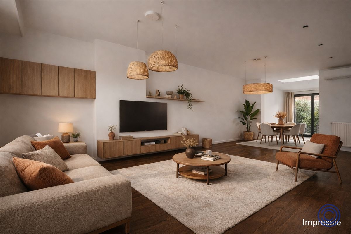 Handsome townhouse with 3 spacious bedrooms and city garden!