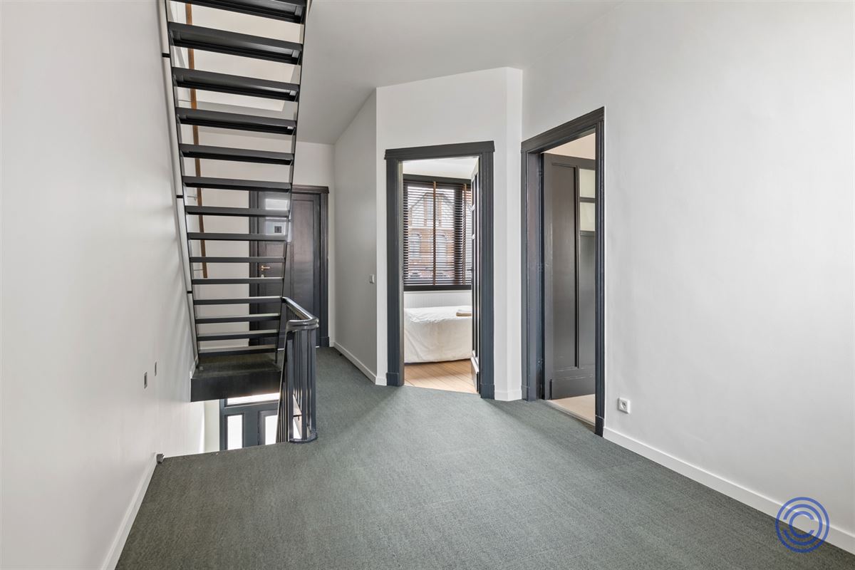 Handsome townhouse with 3 spacious bedrooms and city garden!