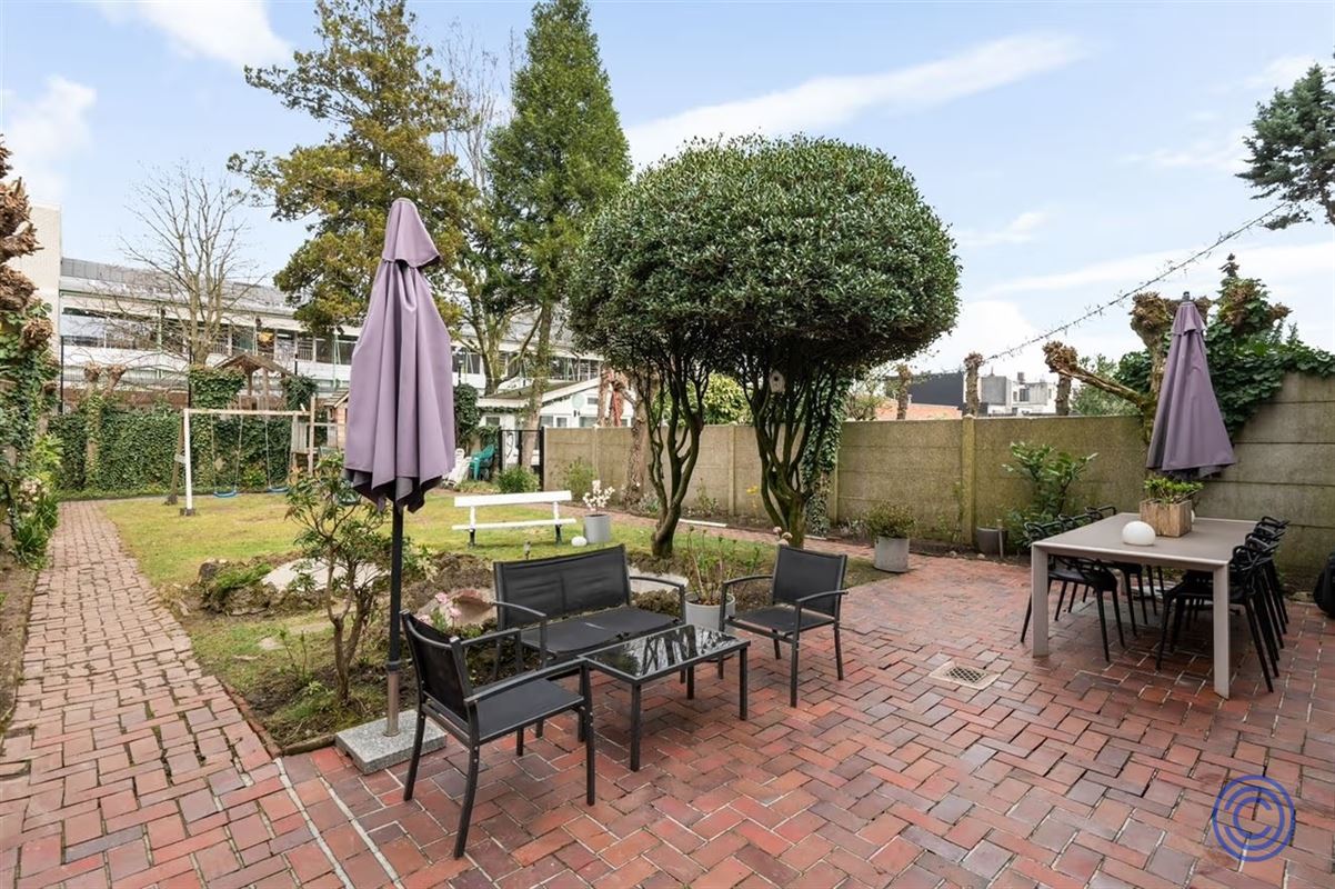 Move-in ready ground floor with 3 bedrooms + garden + double garage!