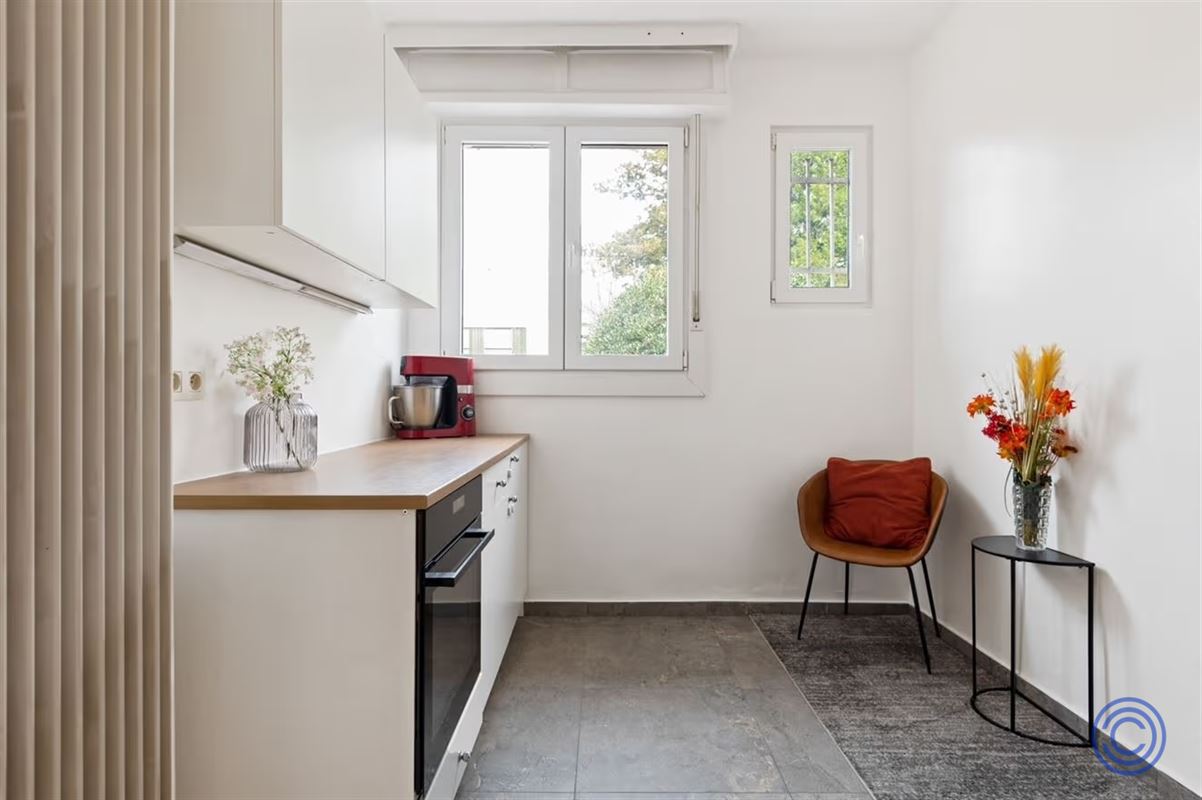 Move-in ready ground floor with 3 bedrooms + garden + double garage!