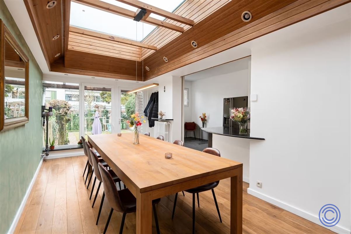 Move-in ready ground floor with 3 bedrooms + garden + double garage!