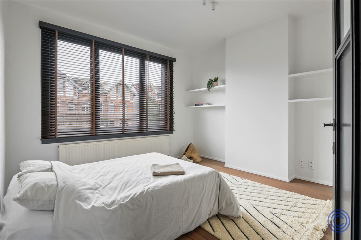 Handsome townhouse with 3 spacious bedrooms and city garden!