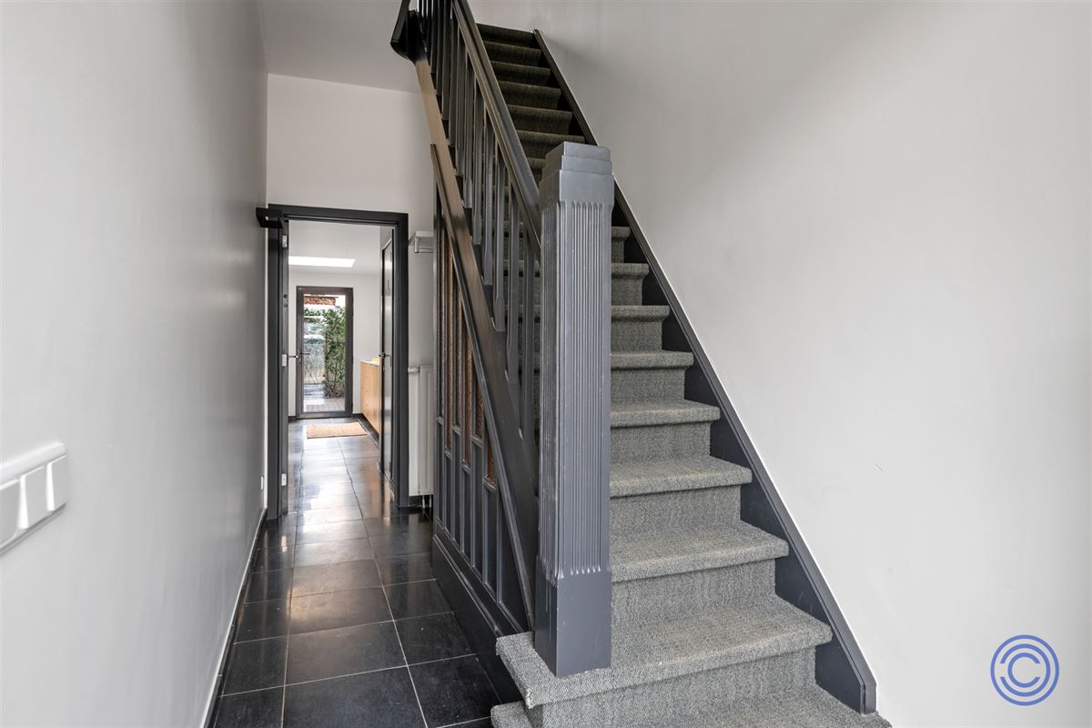 Stately, renovated townhouse with 3 spacious bedrooms and city garden!