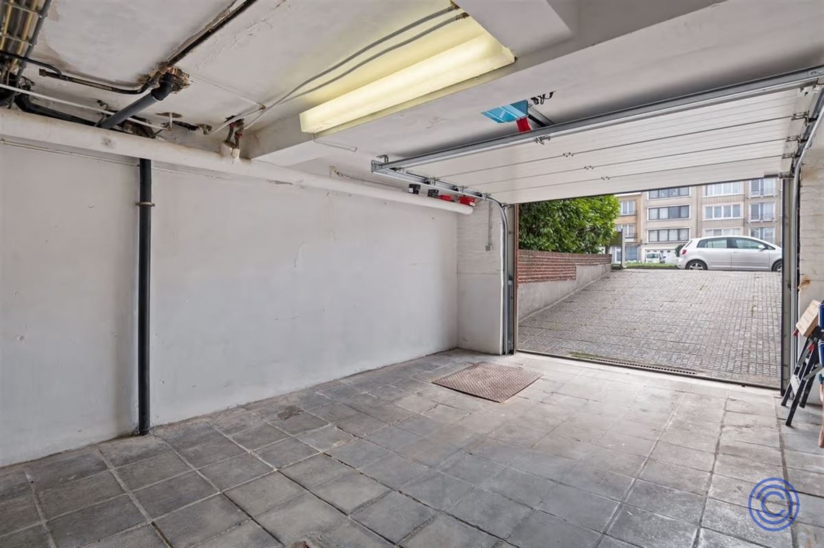 Move-in ready ground floor with 3 bedrooms + garden + double garage!