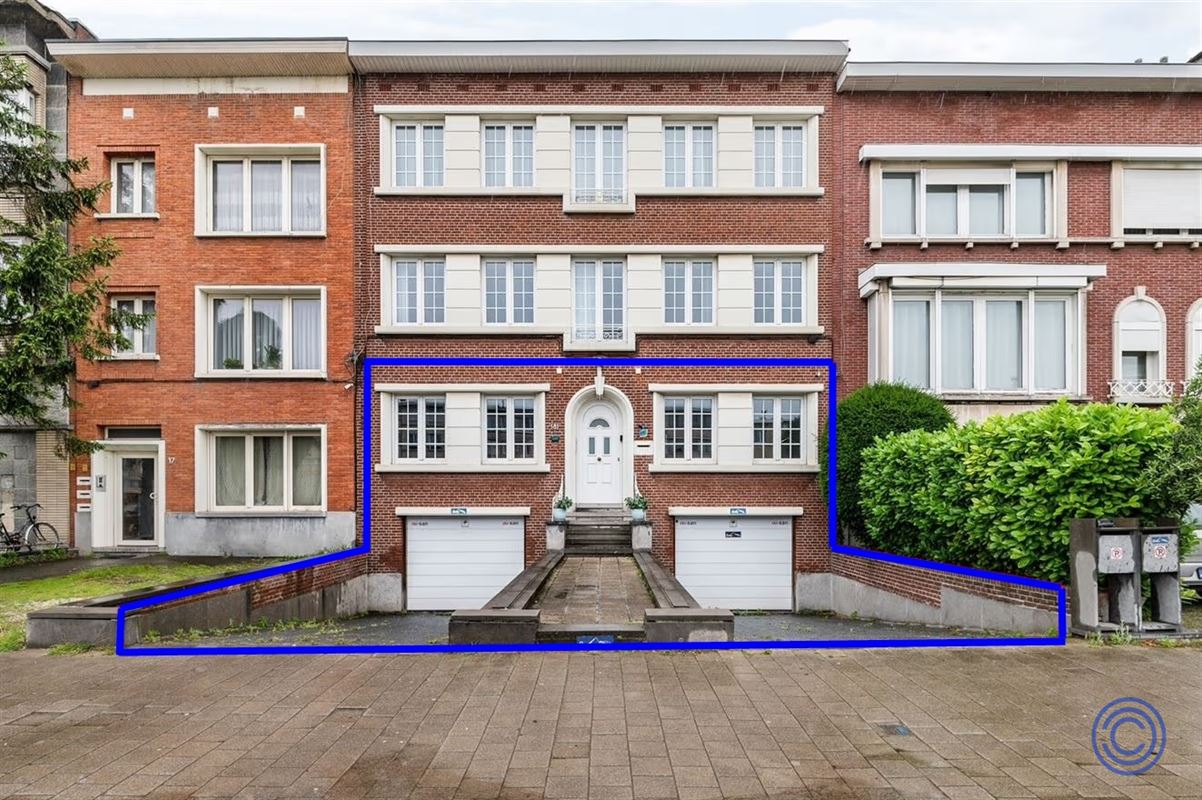 Instapklaar gelijkvloers met 3 slpk + tuin + dubbele garage!