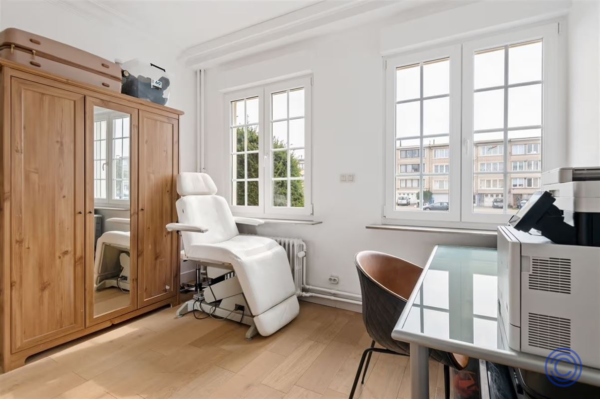 Move-in ready ground floor with 3 bedrooms + garden + double garage!