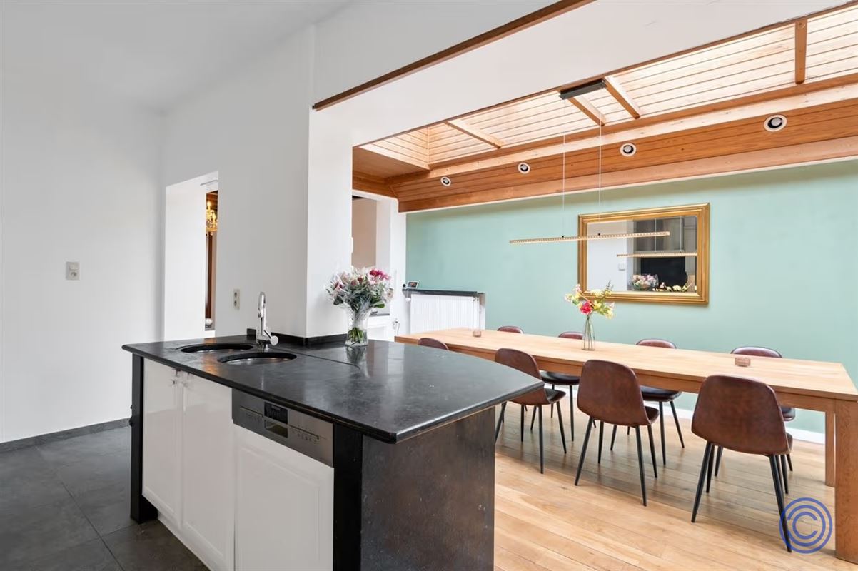 Move-in ready ground floor with 3 bedrooms + garden + double garage!