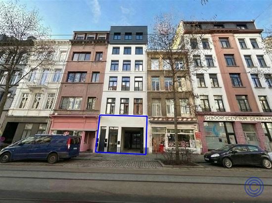 Handelspand ca. 90m² met terras aan Marnixplaats