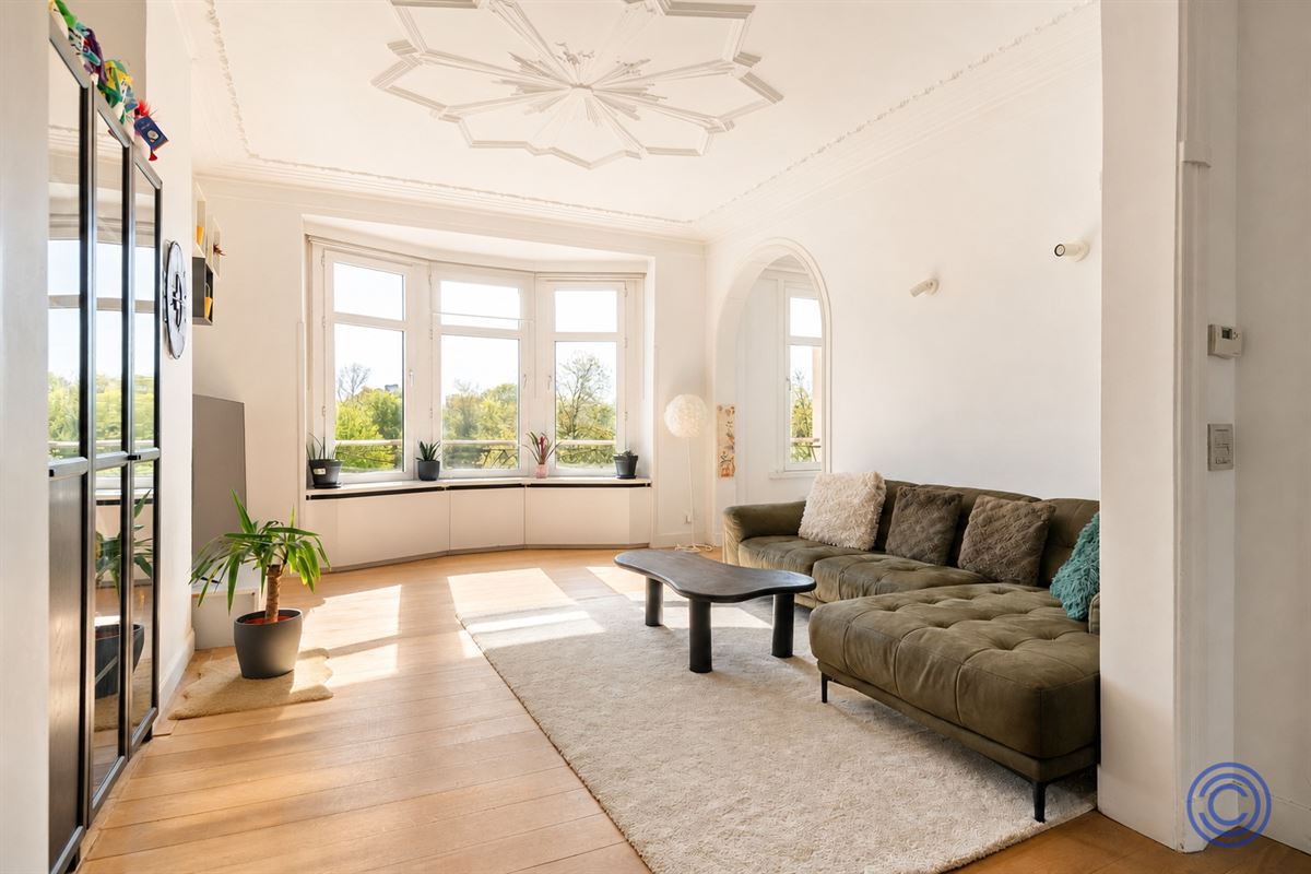 Karaktervol duplexappartement met terras in hartje Zurenborg!