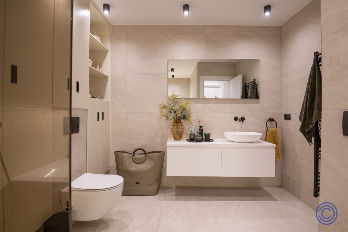 Luxurious, renovated duplex in stately mansion!