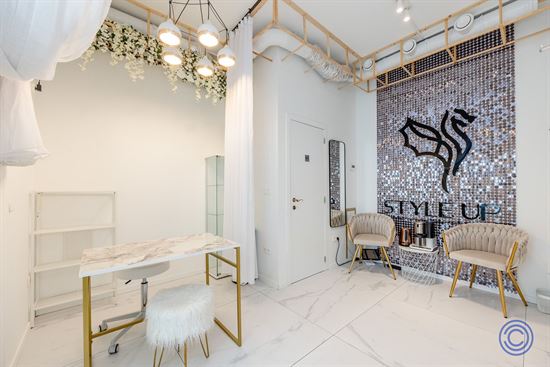 Instapklaar luxe schoonheidssalon met actief klantenbestand