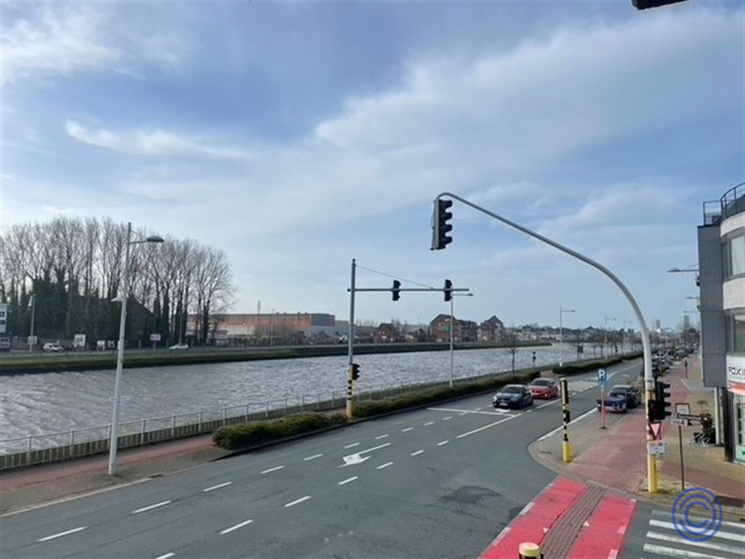 Rented commercial property with triplex apartment in central location!