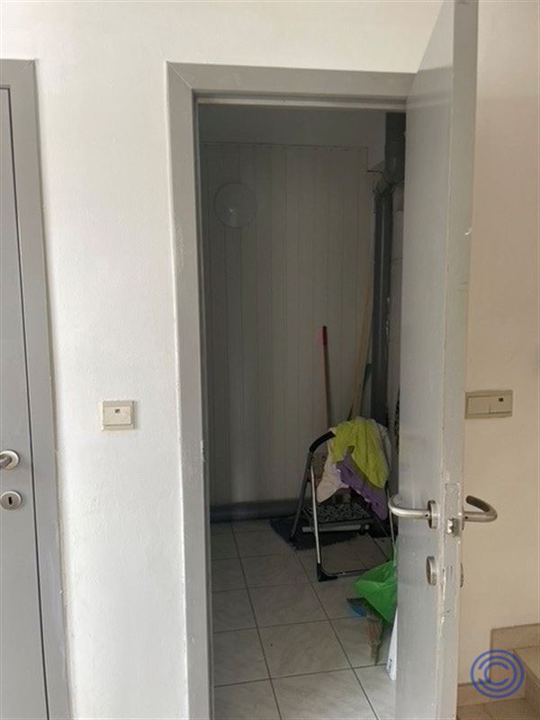 Rented commercial property with triplex apartment in central location!