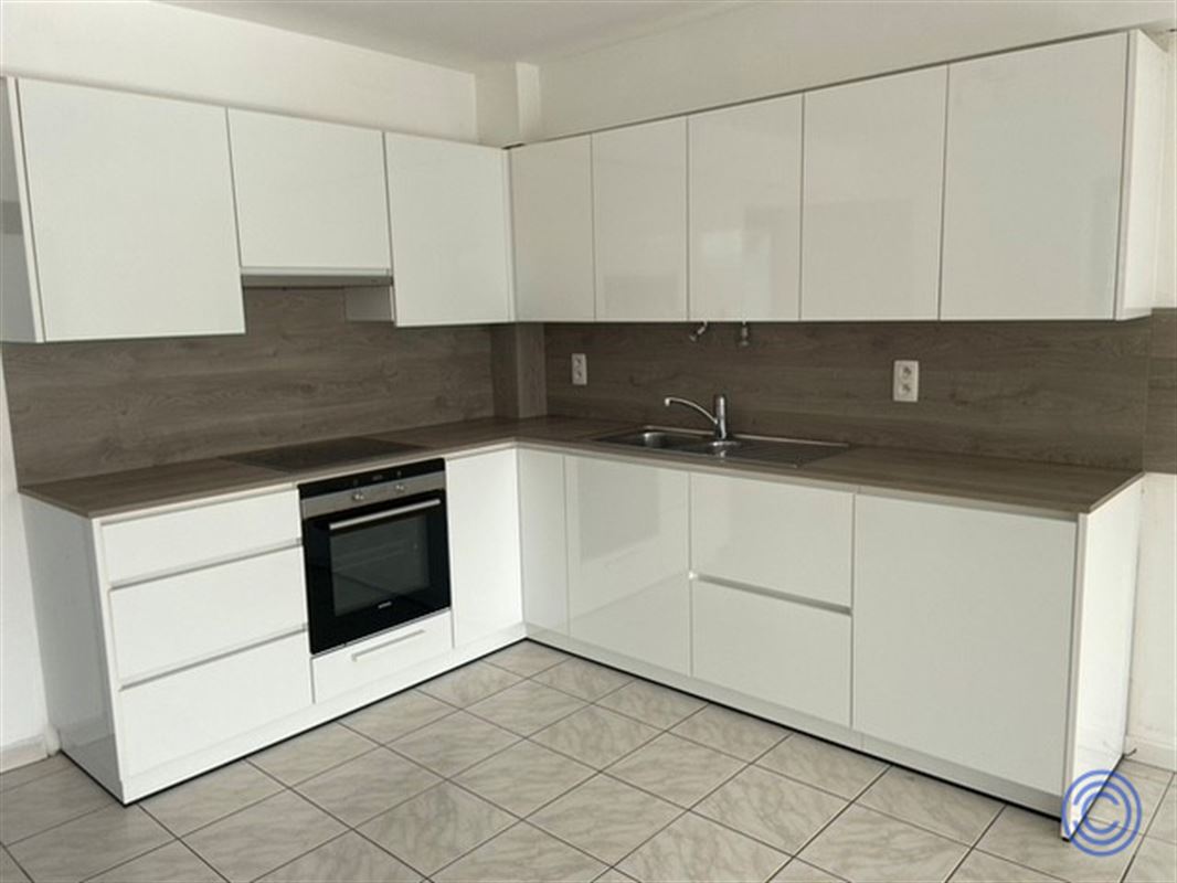 Rented commercial property with triplex apartment in central location!