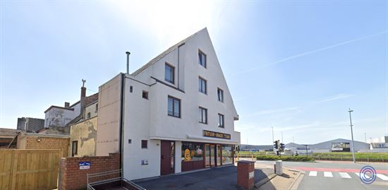 Propriété commerciale louée avec appartement en triplex dans un emplacement central !