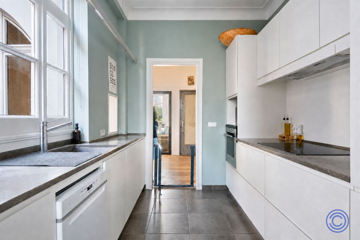 Karaktervol duplexappartement met terras in hartje Zurenborg!