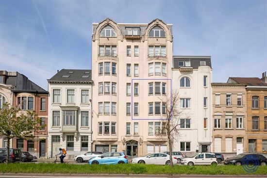 Characterful duplex apartment with terrace in the heart of Zurenborg!