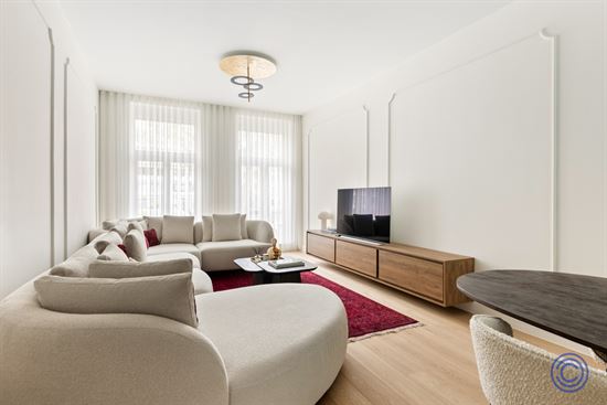 Luxueuze, gerenoveerde duplex in statig herenhuis!