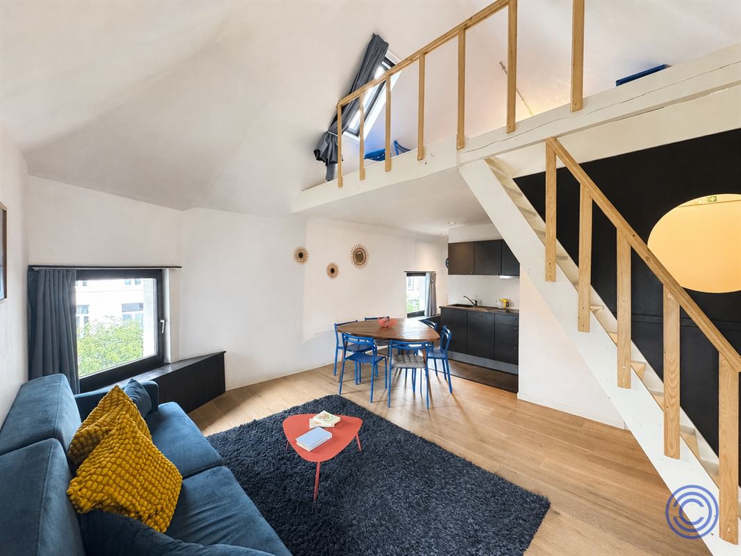 Volledig gemeubeld duplex appartement van ca. 80 m² op Marnixplaats!