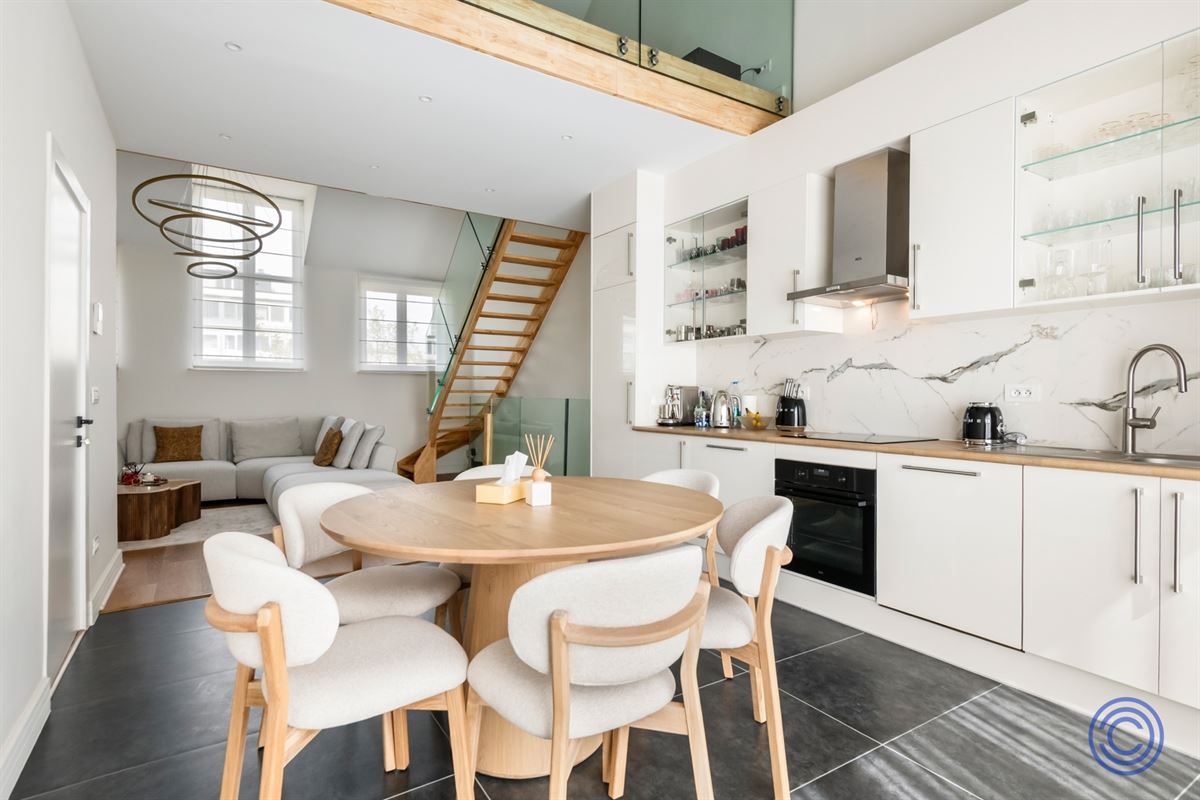 Luxurious duplex with sun-drenched roof terrace in TOP location
