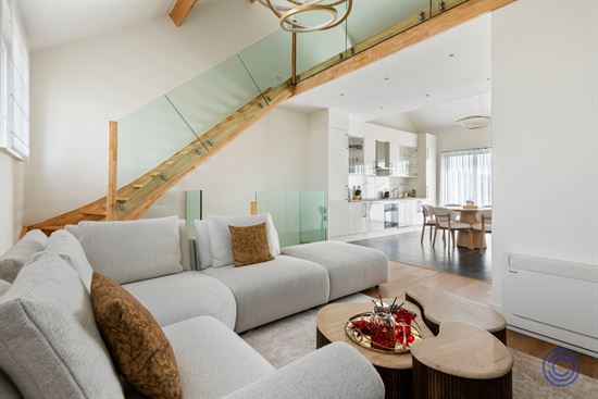 Luxueux duplex avec terrasse ensoleillée sur le toit dans un emplacement de choix