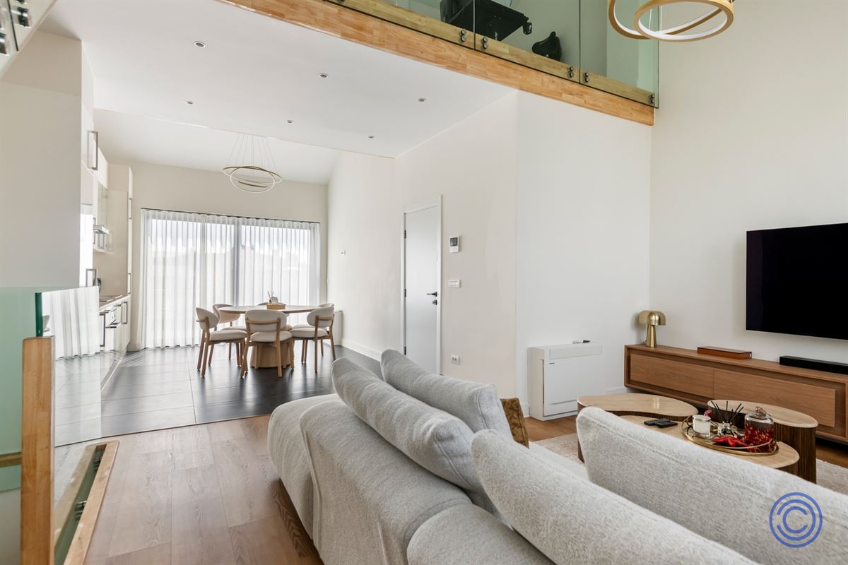 Luxurious duplex with sun-drenched roof terrace in TOP location