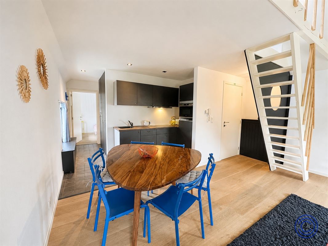 Volledig gemeubeld duplex appartement van ca. 80 m² op Marnixplaats!