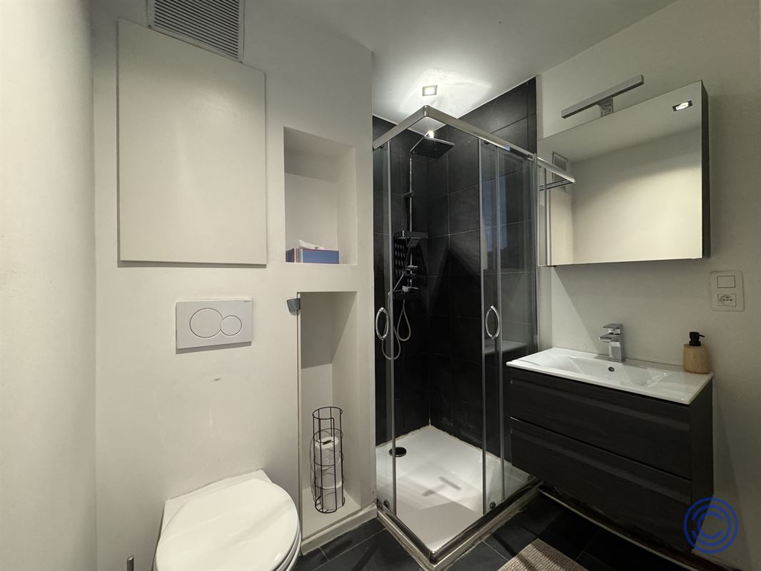 Volledig gemeubeld duplex appartement van ca. 80 m² op Marnixplaats!