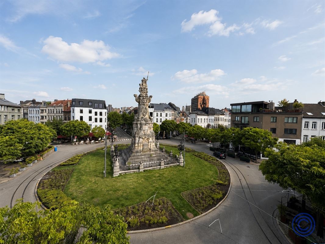 Volledig gemeubeld duplex appartement van ca. 80 m² op Marnixplaats!