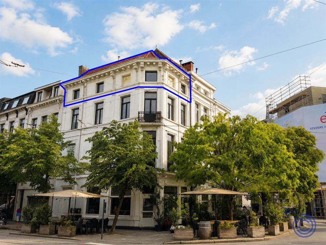 Volledig gemeubeld duplex appartement van ca. 80 m² op Marnixplaats!