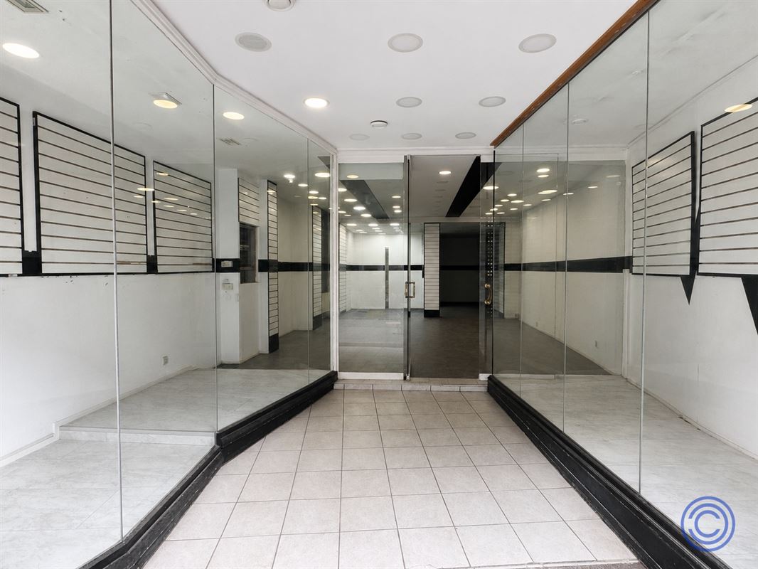 Handelspand ca. 170m² met grote etalage en onderkeldering!