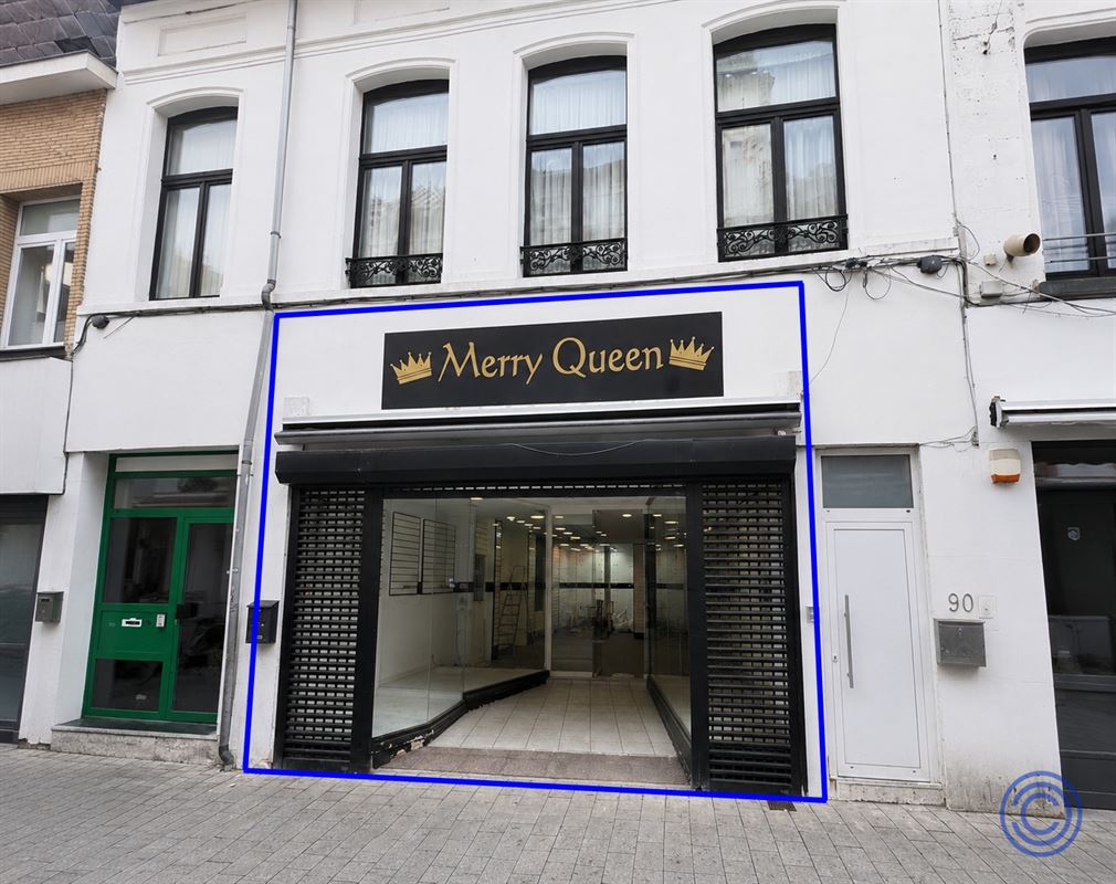 Handelspand ca. 170m² met grote etalage en onderkeldering!